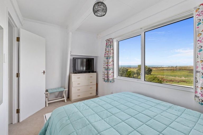 Photo of property in 3 Harapaki Road, Riversdale Beach, Masterton, 5872