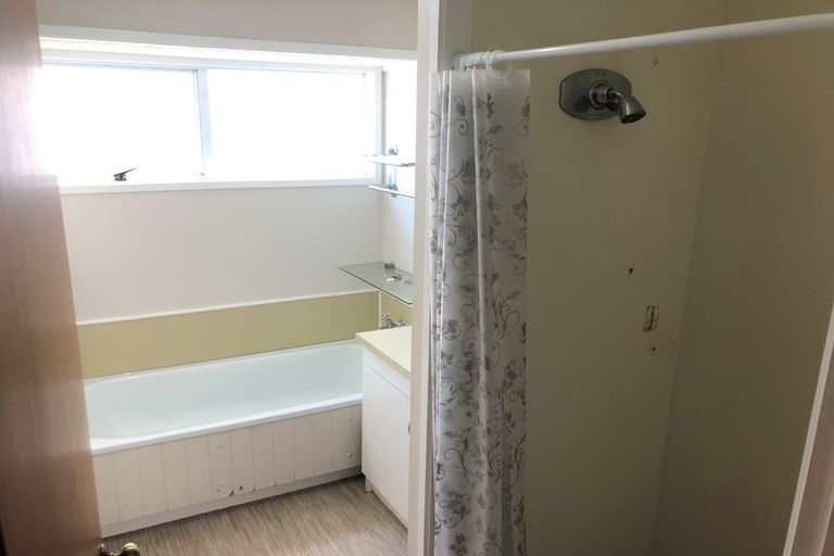 Photo of property in 30b William Bond Street, Stanley Point, Auckland, 0624