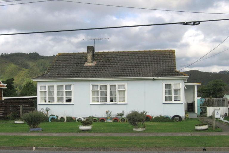 Photo of property in 8 Reynolds Street, Taita, Lower Hutt, 5011