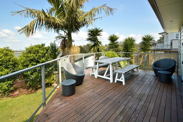 Photo of property in 114a Tiroroa Avenue, Te Atatu South, Auckland, 0610