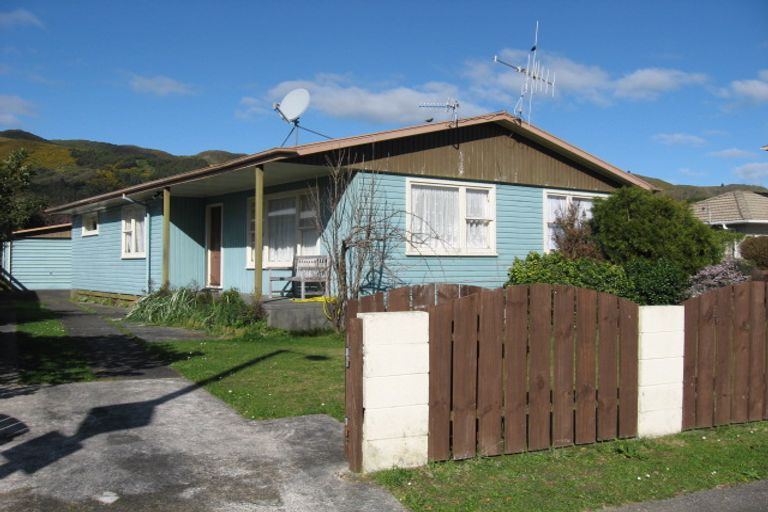 Photo of property in 24 Matthews Road, Wainuiomata, Lower Hutt, 5014