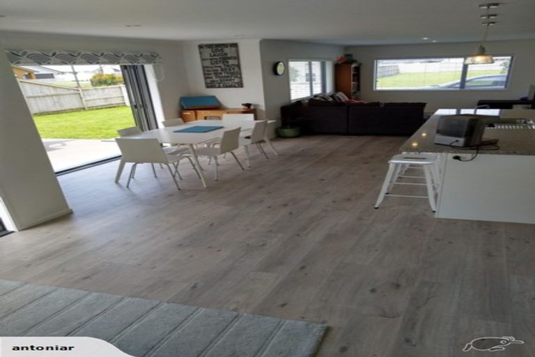 Photo of property in 4 Aporo Drive, Kumeu, 0810