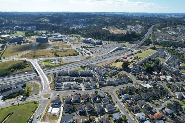 Photo of property in 109 Medallion Drive, Oteha, Auckland, 0632