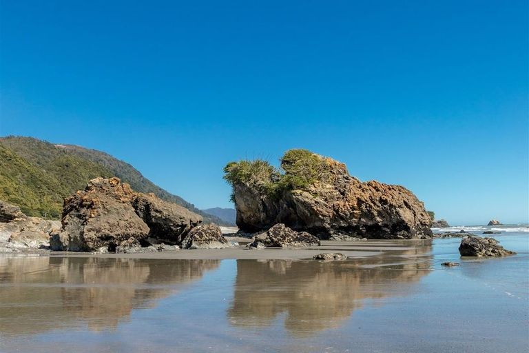 Photo of property in 166a Torea Street, Granity, 7823