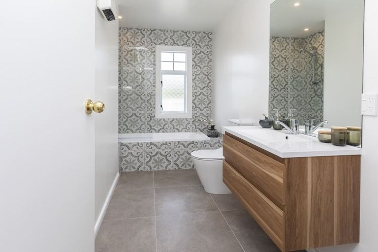 Photo of property in 18 Valley Road, Cashmere, Christchurch, 8022