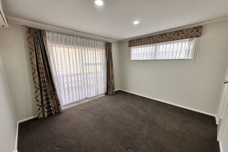 Photo of property in 18b Kirby Street, Glendene, Auckland, 0602
