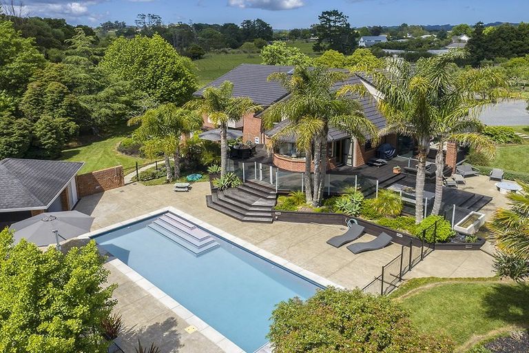 Photo of property in 155 Taupaki Road, Taupaki, Henderson, 0782