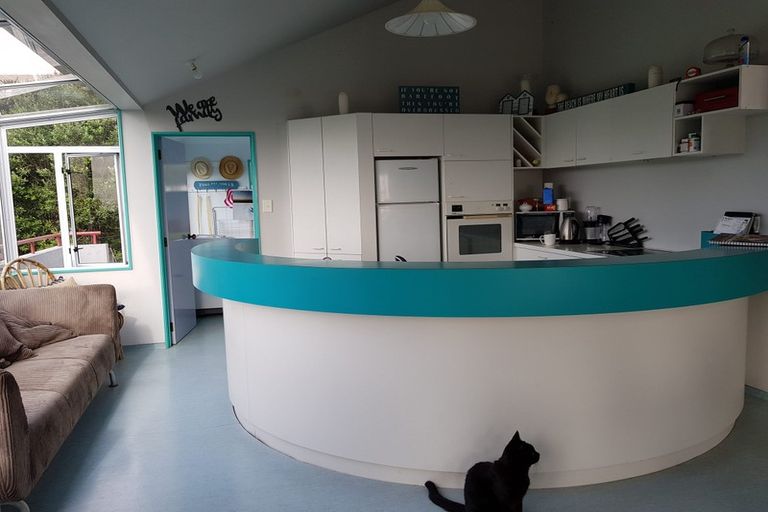 Photo of property in 7 Wairau Road, Oakura, 4314