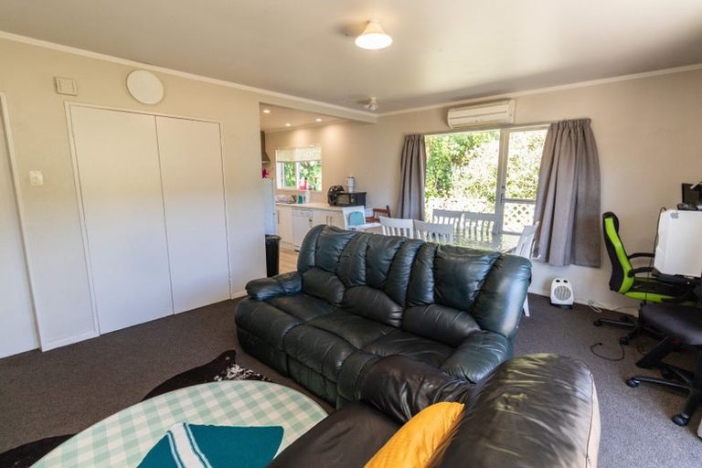 Photo of property in 13b Florio Terrace, Tawa, Wellington, 5028