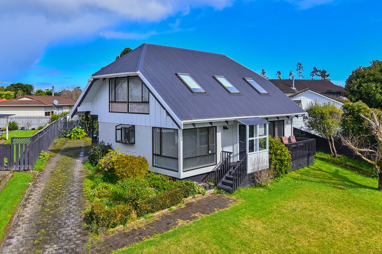 Photo of property in 8 Pinehurst Place, Wattle Downs, Auckland, 2103