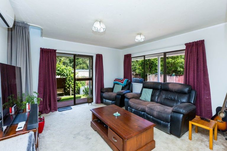 Photo of property in 2/25 Memphis Grove, Totara Park, Upper Hutt, 5018