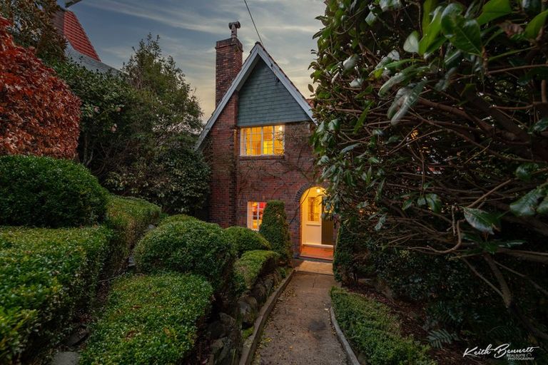 Photo of property in 86 Bolton Street, Kelburn, Wellington, 6012