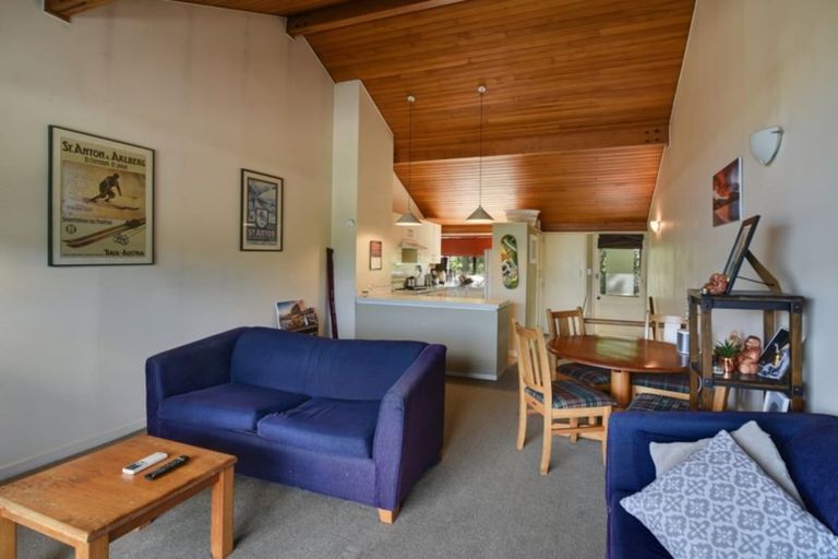 Photo of property in Alpine Meadows Apartments, 135m Fernhill Road, Fernhill, Queenstown, 9300