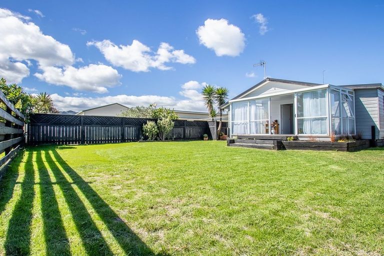 Photo of property in 13 Rutherford Drive, Waikanae Beach, Waikanae, 5036
