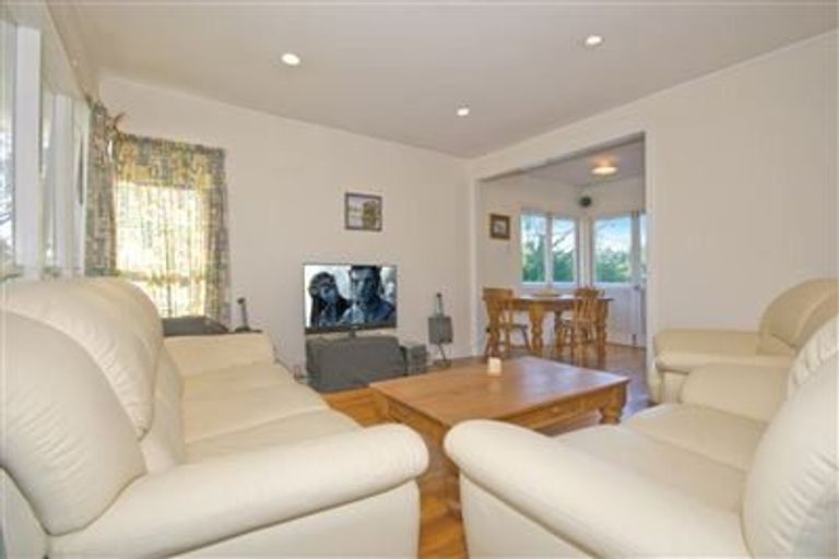 Photo of property in 1/60 Elliott Avenue, Bayview, Auckland, 0629