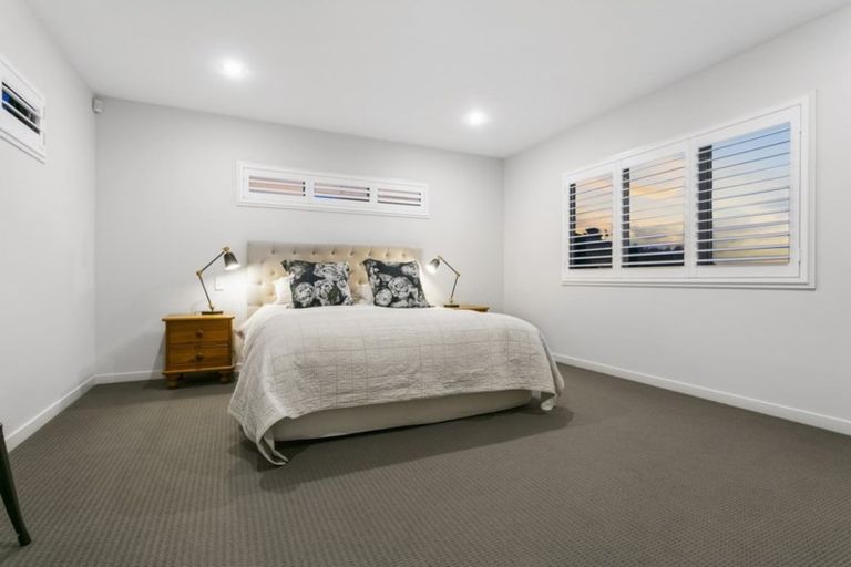 Photo of property in 9 Huntington Park Drive, Greenhithe, Auckland, 0632