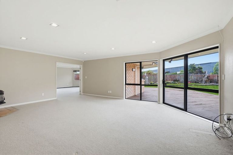 Photo of property in 66 Royal Oak Drive, Kelvin Grove, Palmerston North, 4414