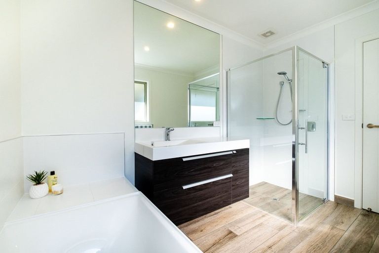 Photo of property in 11 Whakatomo Place, Havelock North, 4130