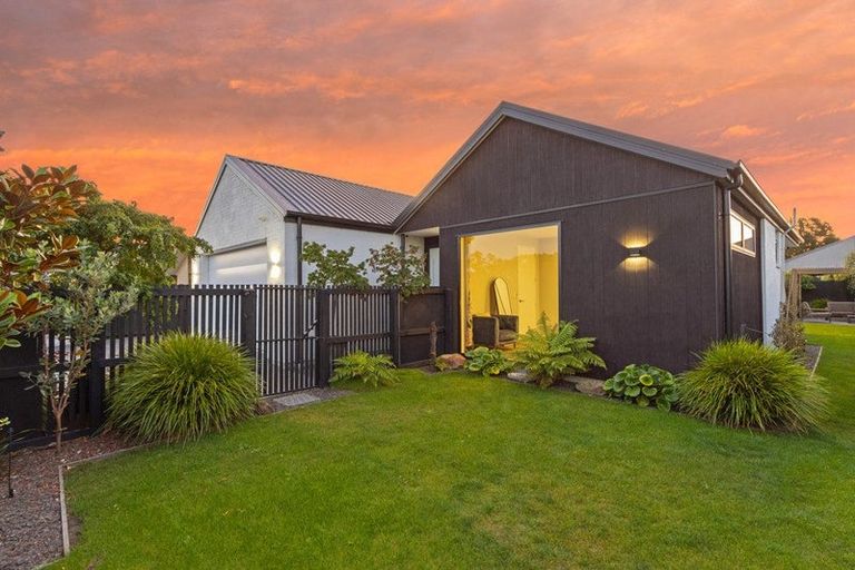 Photo of property in 114 Prestons Park Drive, Marshland, Christchurch, 8083