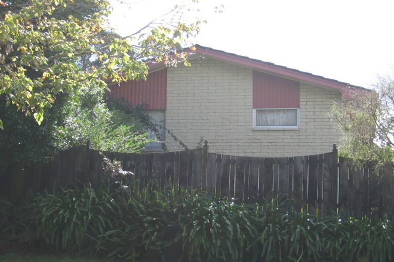 Photo of property in 1/1 Yarra Place, Botany Downs, Auckland, 2010