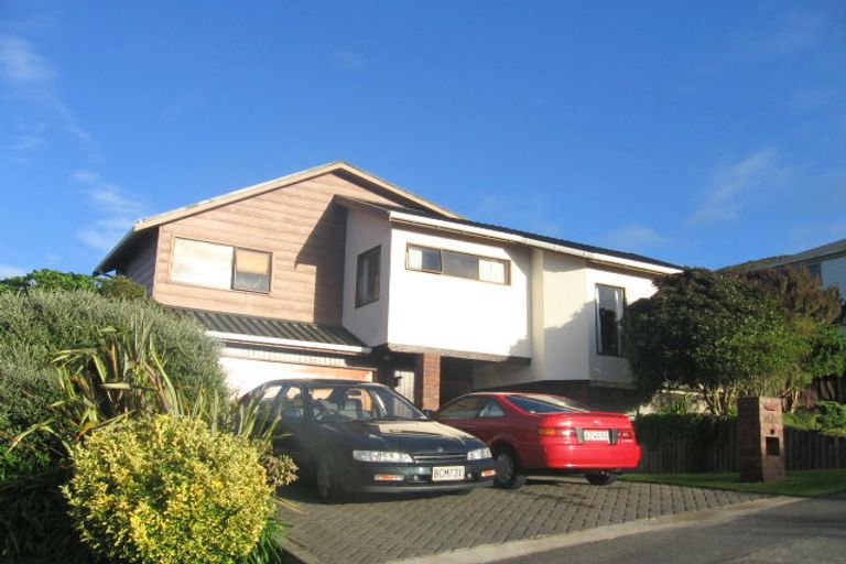 Photo of property in 93 Victory Crescent, Tawa, Wellington, 5028