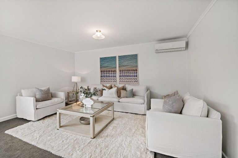 Photo of property in 24 Alberta Street, Point Chevalier, Auckland, 1022