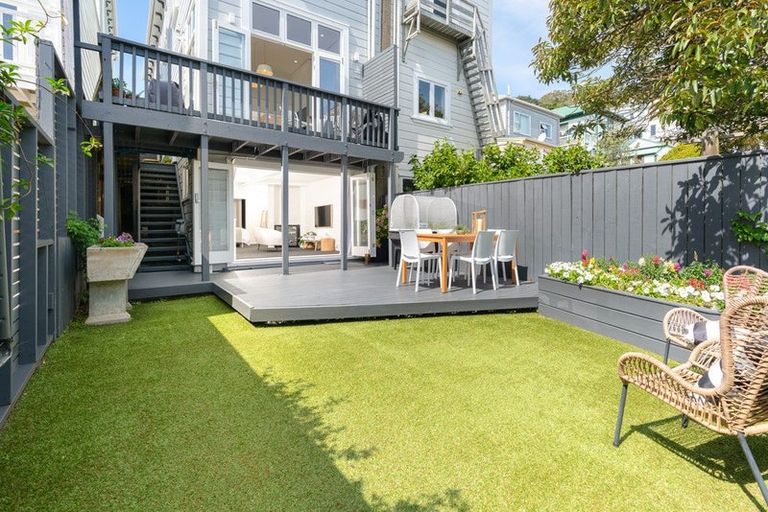 Photo of property in 84 Roxburgh Street, Mount Victoria, Wellington, 6011