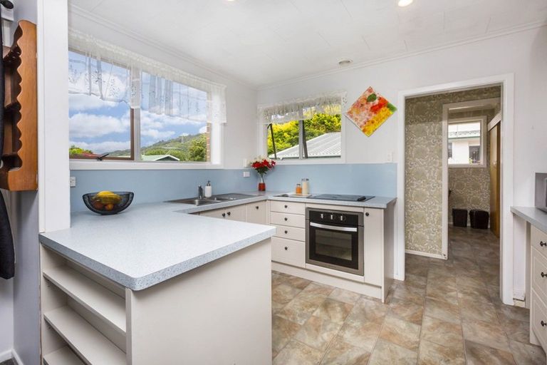 Photo of property in 9 Montana Road, Totara Park, Upper Hutt, 5018