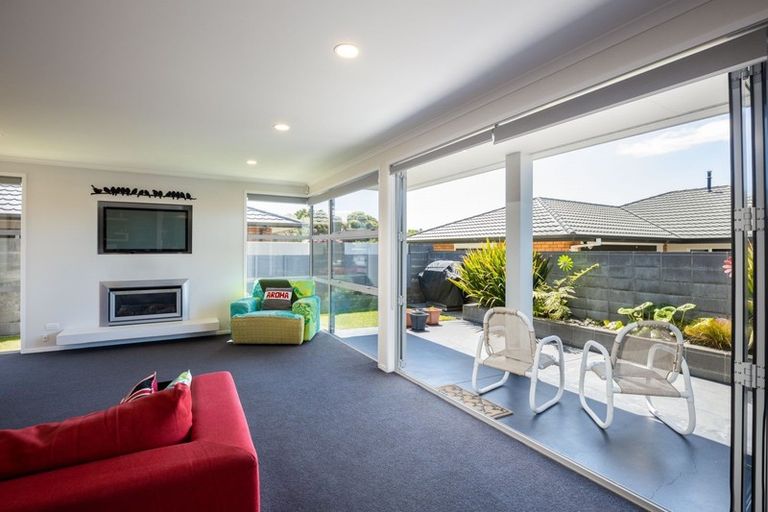 Photo of property in 13 Montrose Place, Highlands Park, New Plymouth, 4312