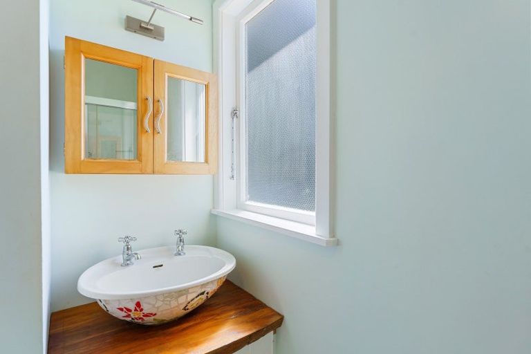 Photo of property in 103a Waikawa Beach Road, Manakau, Levin, 5573