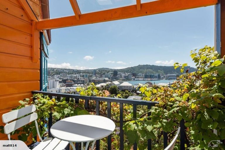 Photo of property in 5 Mcintyre Avenue, Mount Victoria, Wellington, 6011