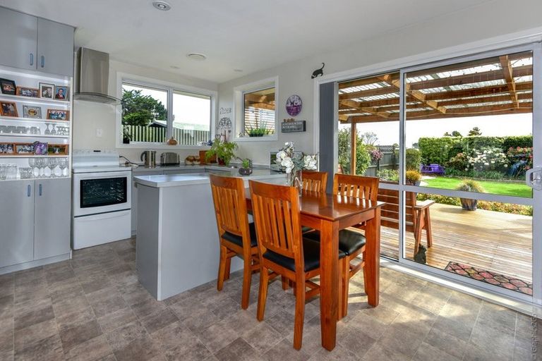 Photo of property in 35 Woodgrove Avenue, North New Brighton, Christchurch, 8083