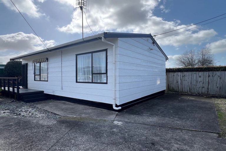 Photo of property in 1/1 Taikata Road, Te Atatu Peninsula, Auckland, 0610