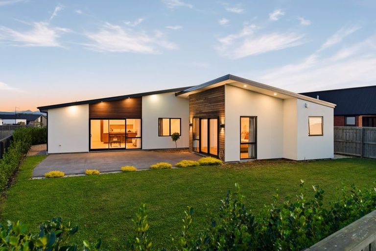 Photo of property in 15 Frank Ernest Crescent, Prebbleton, 7604