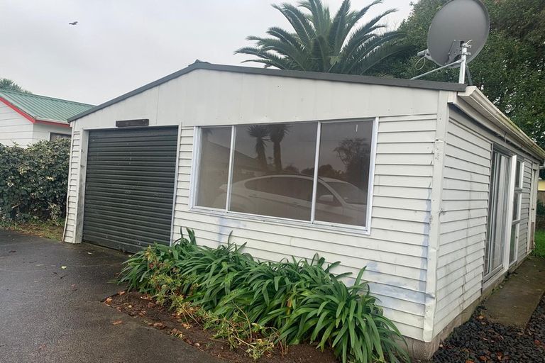 Photo of property in 68 Sutton Crescent, Papakura, 2110