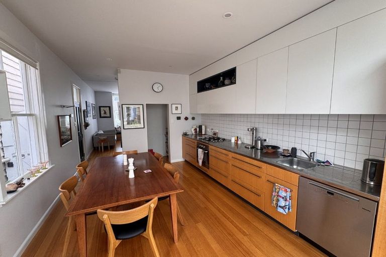 Photo of property in 64 Elizabeth Street, Mount Victoria, Wellington, 6011