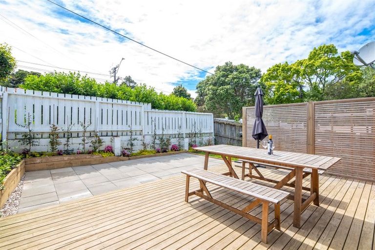 Photo of property in 1/38 Hillcrest Avenue, Hillcrest, Auckland, 0627