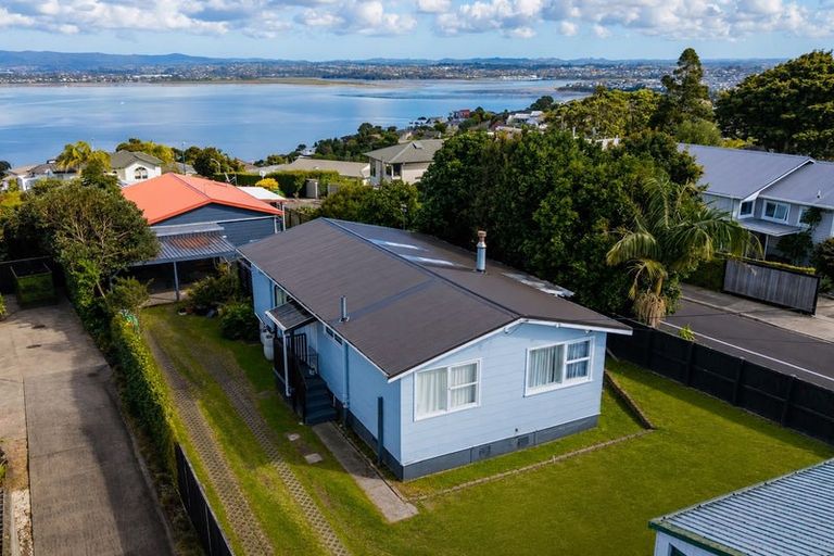 Photo of property in 150 Rangatira Road, Beach Haven, Auckland, 0626