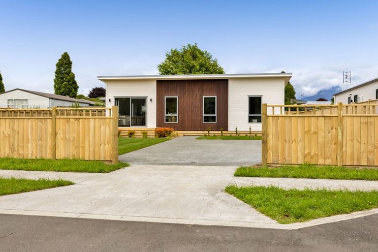 Photo of property in 9 Horoeka Street, Inglewood, 4330