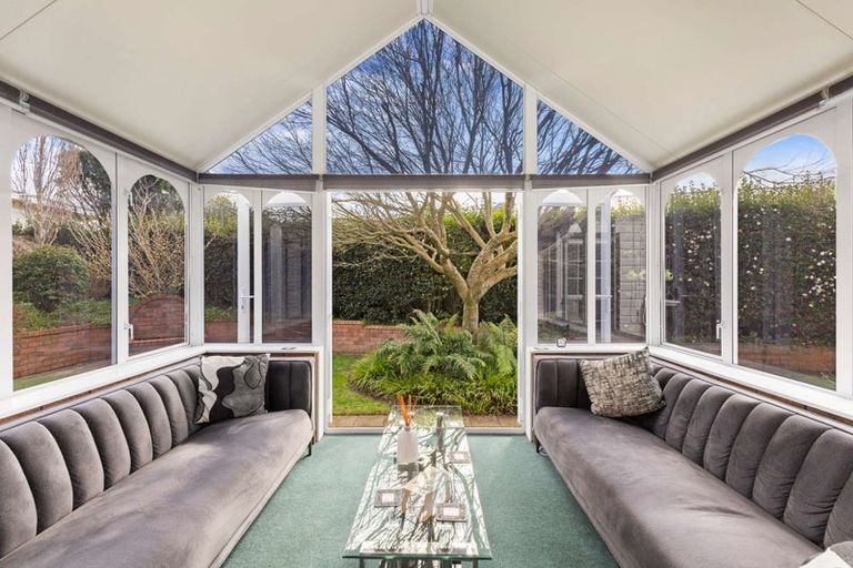 Photo of property in 424 Mangorei Road, Highlands Park, New Plymouth, 4312