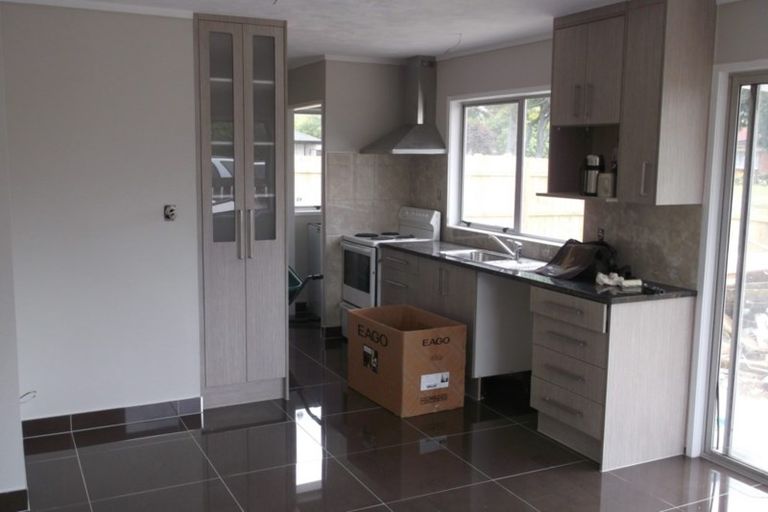 Photo of property in 1/4 Kirrama Place, Conifer Grove, Takanini, 2112