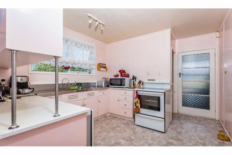 Photo of property in 13 Dunstall Place, Mangere Bridge, Auckland, 2022