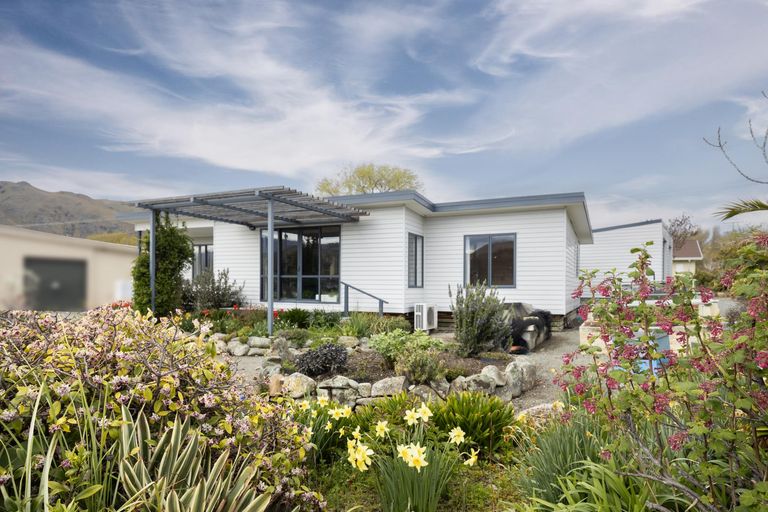 Photo of property in 2 East Road, Otematata, 9412