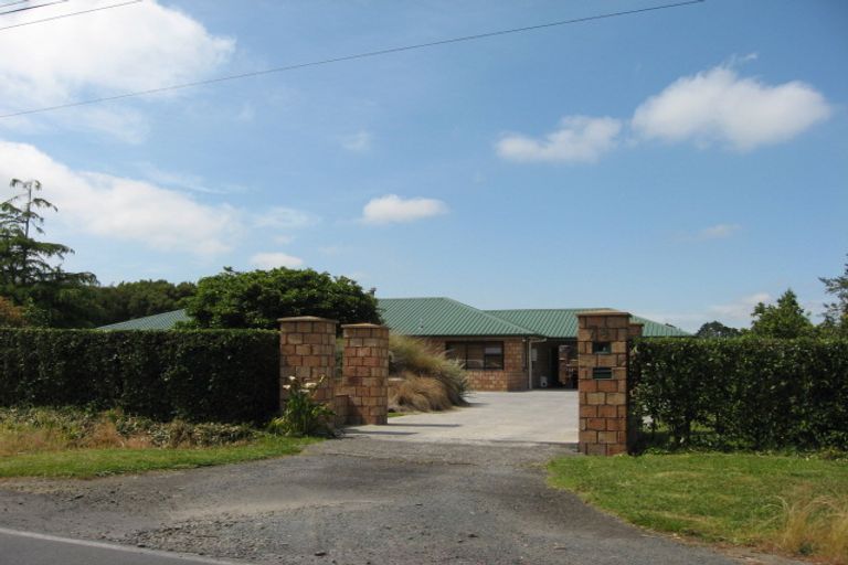 Photo of property in 74 Old Railway Road, Kumeu, 0892