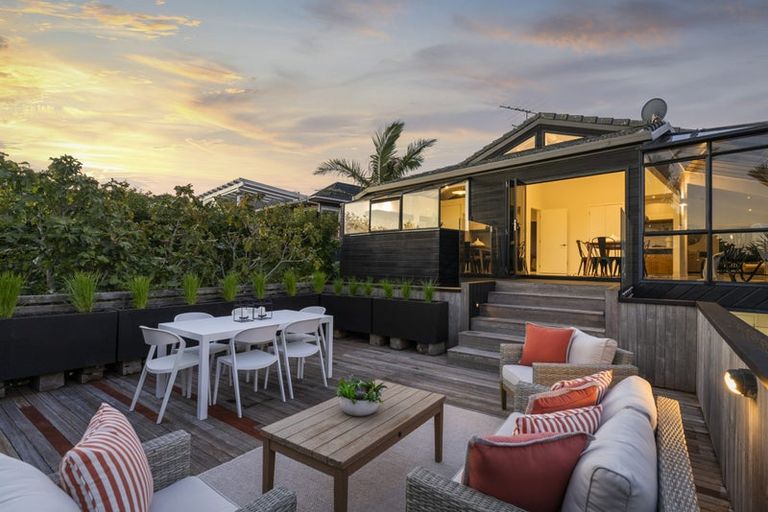 Photo of property in 2/7 Orchard Road, Browns Bay, Auckland, 0630