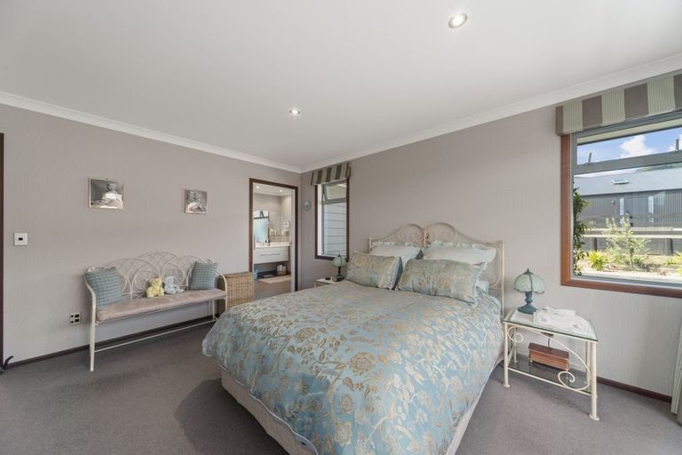 Photo of property in 15 Kestrel Lane, Kinloch, Taupo, 3377