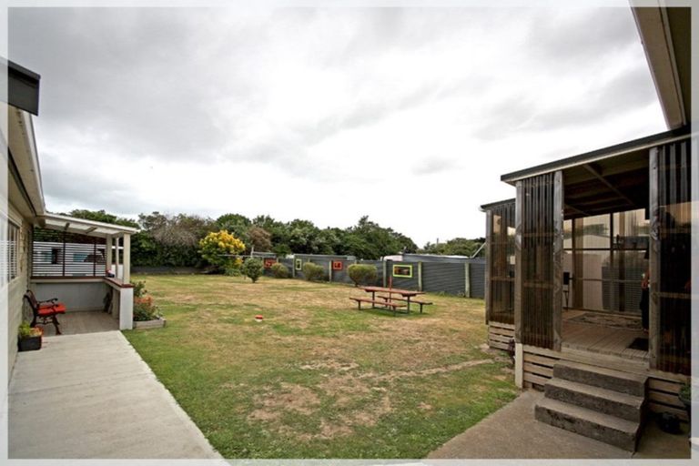 Photo of property in 14 Punga Street, Tangimoana, 4822