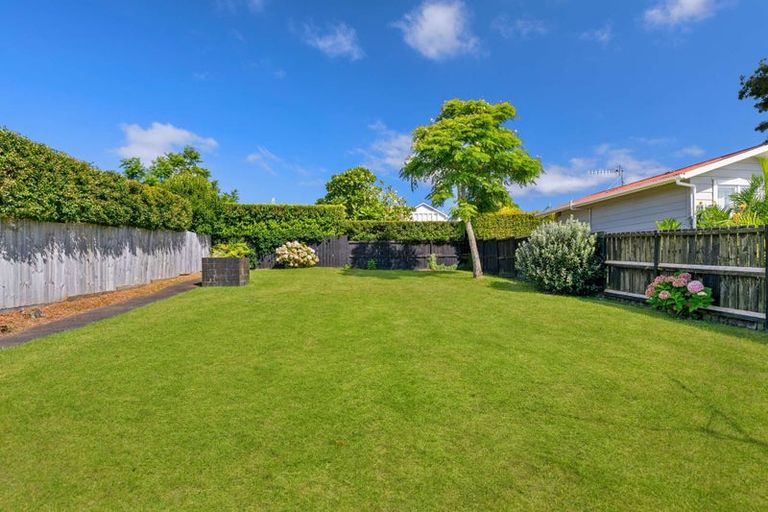 Photo of property in 19 William Bond Street, Stanley Point, Auckland, 0624