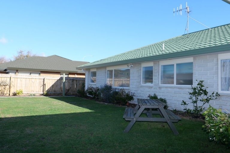 Photo of property in 69 Guildford Drive, Paraparaumu, 5032