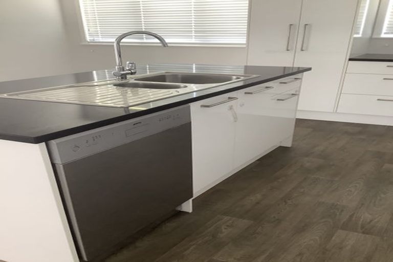 Photo of property in 1 Keats Place, Blockhouse Bay, Auckland, 0600